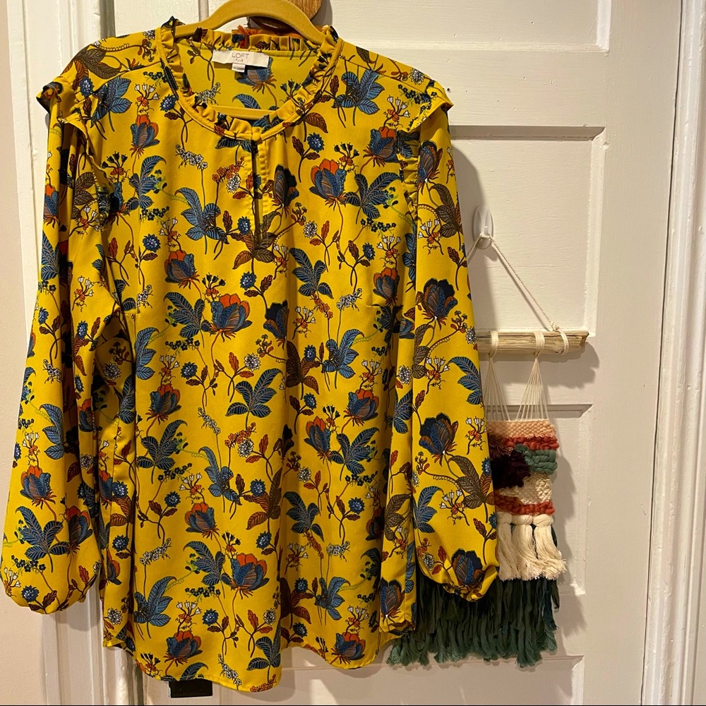 ✨ LOFT Floral Blouse ✨